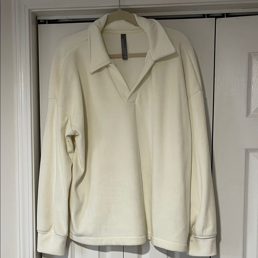 Mondetta Women's Cream V-Neck Sweater